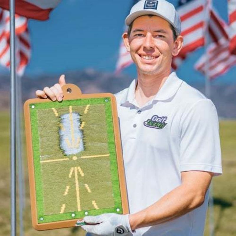 Tapis de practice présenté par un golfeur