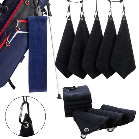 Serviette de golf noire avec crochet accrochée sur un sac