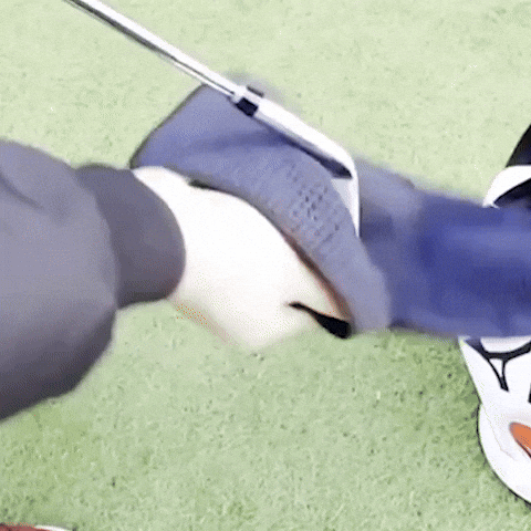 Utilisation de la serviette de golf en situation réelle sur le parcours